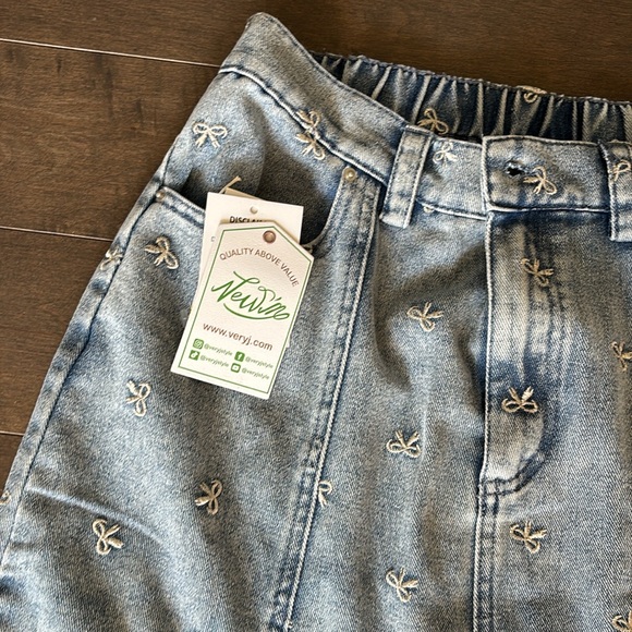 Denim Embroidered Bows Skirt - Picture 2 of 6
